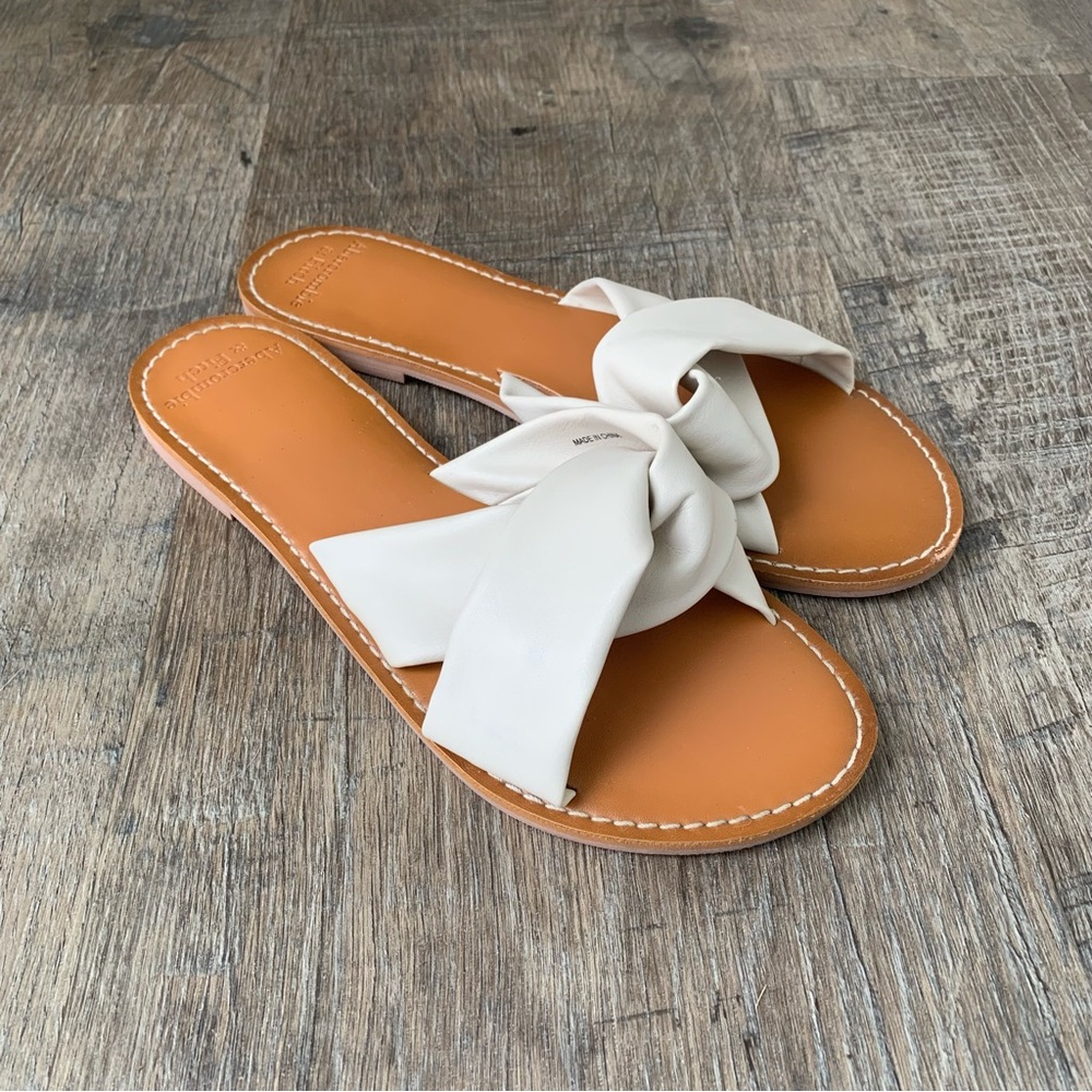 Abercrombie & Fitch Faux Leather Twist Front Slide Sandals in White 8/9